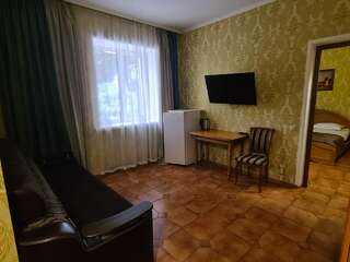 Гостиница Морская Звезда Геленджик Улучшенный трехместный номер-3