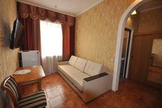 Гостиница Морская Звезда Геленджик Улучшенный трехместный номер-1